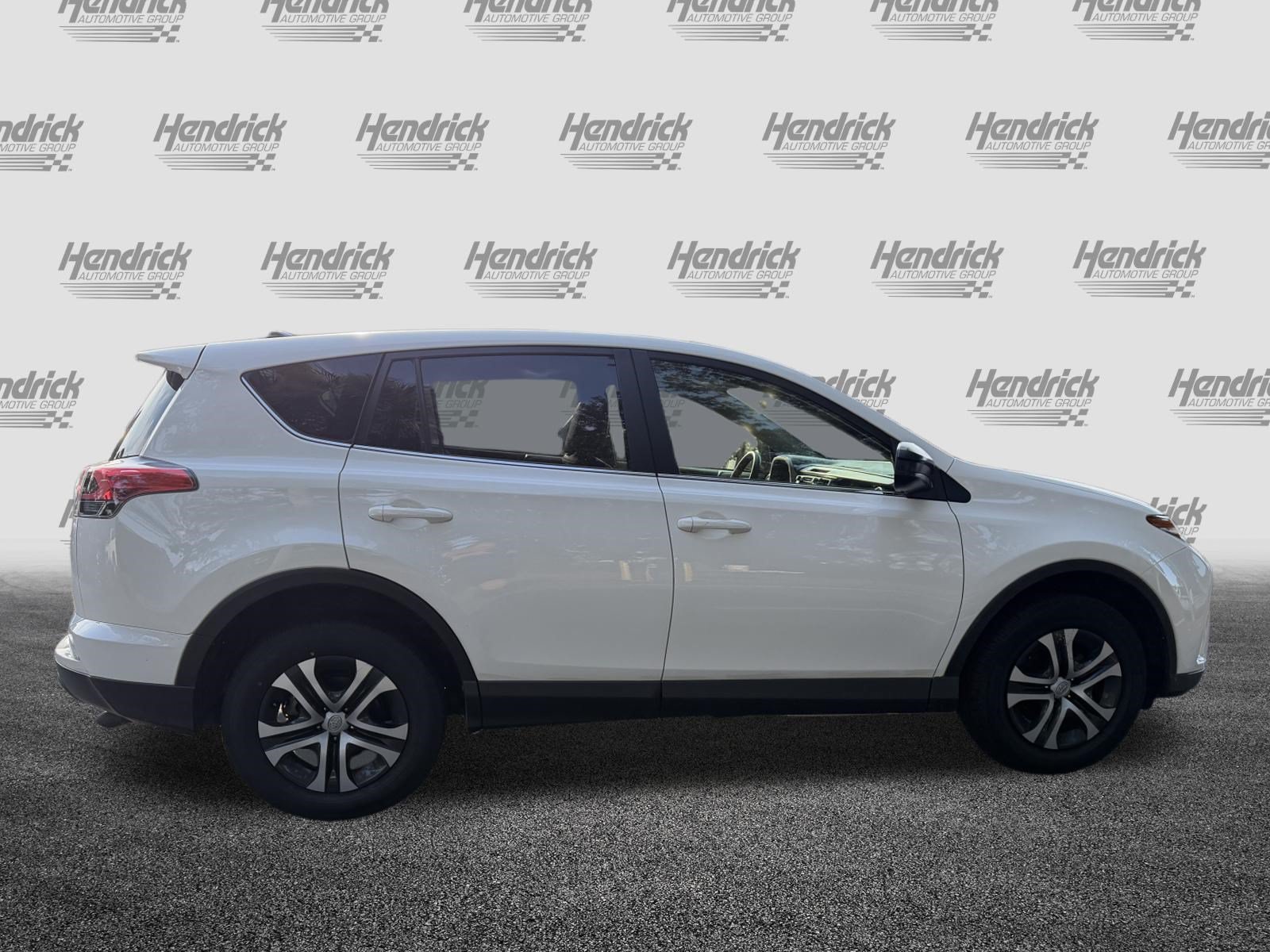 Used 2017 Toyota RAV4 LE FWD image 10