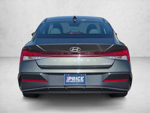 Used 2025 Hyundai Elantra Limited FWD image 7
