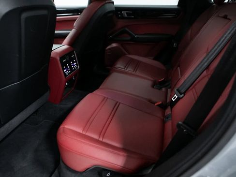 Certified 2022 Porsche Cayenne S image 19