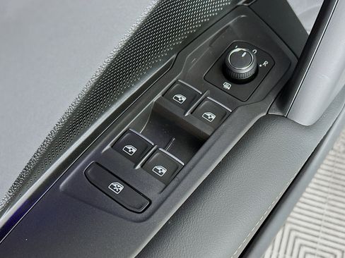 New 2026 Volkswagen Tiguan SE AWD/4WD image 17