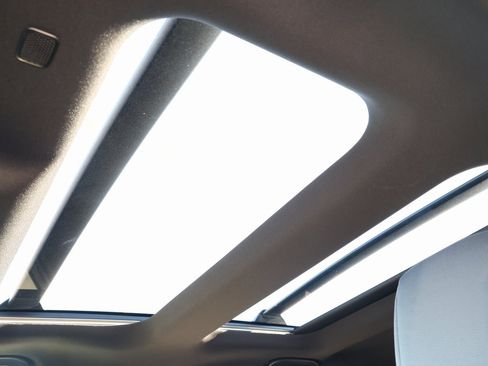 Used 2024 Toyota bZ4X XLE w/ Weather Package image 4