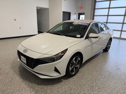 Used 2023 Hyundai Elantra SEL w/ Convenience Package FWD image 6