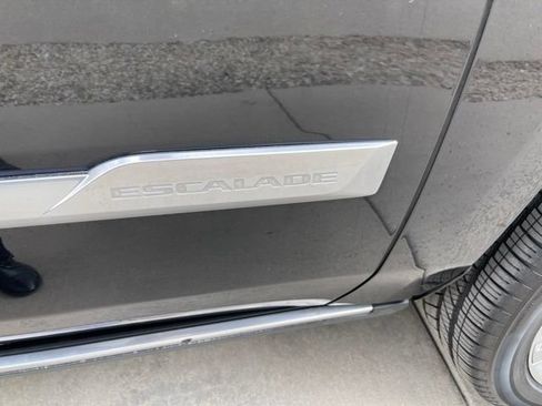 Used 2019 Cadillac Escalade Platinum AWD/4WD image 23