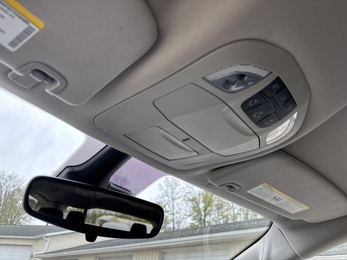 Used 2023 Chrysler Pacifica Touring-L FWD image 23