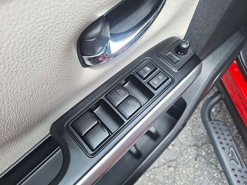 Used 2024 Nissan Titan SV w/ SV Convenience Package AWD/4WD image 10