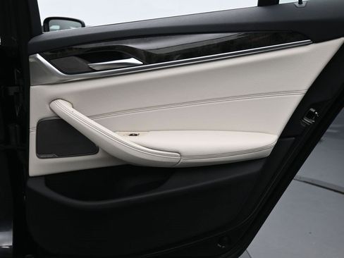 Used 2022 BMW 530i xDrive w/ Premium Package image 24