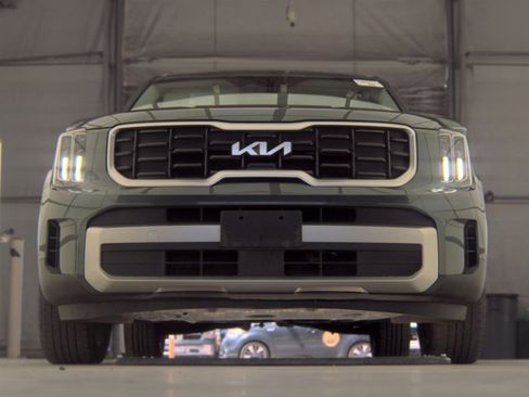 Used 2023 Kia Telluride S w/ S Sunroof Package FWD image 9