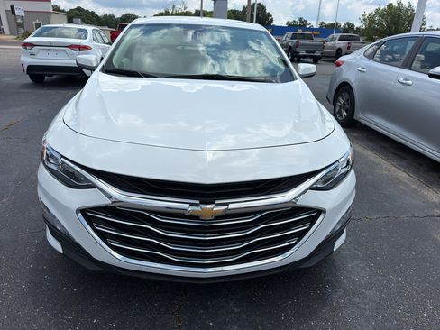 Used 2024 Chevrolet Malibu LT FWD image 2