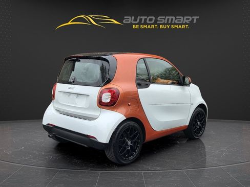Used 2016 smart fortwo passion RWD image 5