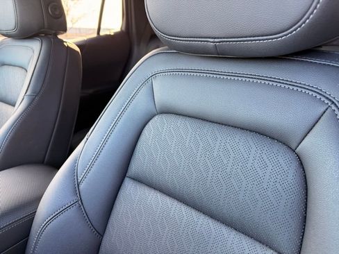 Used 2025 Chevrolet Equinox LT w/ Convenience Package II image 13