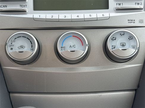 Used 2011 Toyota Camry LE image 16