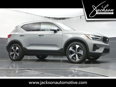 Certified 2025 Volvo XC40 B5 Core w/ Protection Package Premier image 33