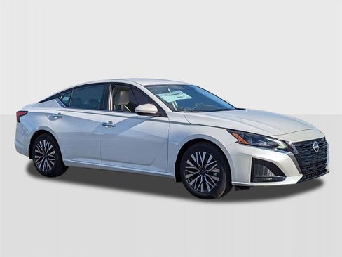 New 2025 Nissan Altima 2.5 SV image 7