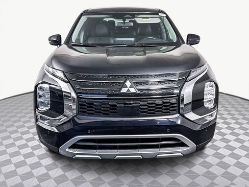 Used 2024 Mitsubishi Outlander SE Black Edition image 2