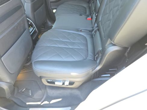 Used 2025 BMW X7 xDrive40i w/ Premium Package AWD/4WD image 17