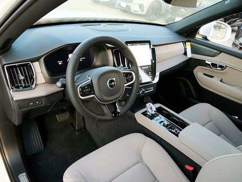 New 2026 Volvo XC90 T8 Plus w/ Protection Package Premier image 10