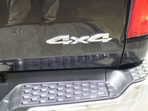Used 2025 RAM 1500 Laramie AWD/4WD image 9