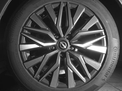 Used 2025 Nissan Altima 2.5 SV FWD image 14