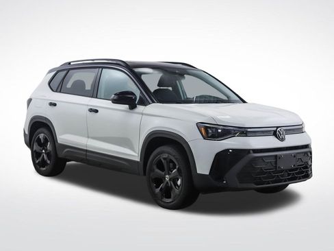 Used 2025 Volkswagen Taos SE AWD/4WD image 7