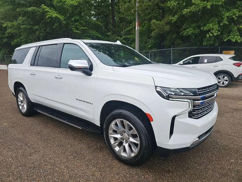 Used 2023 Chevrolet Suburban Premier RWD image 3