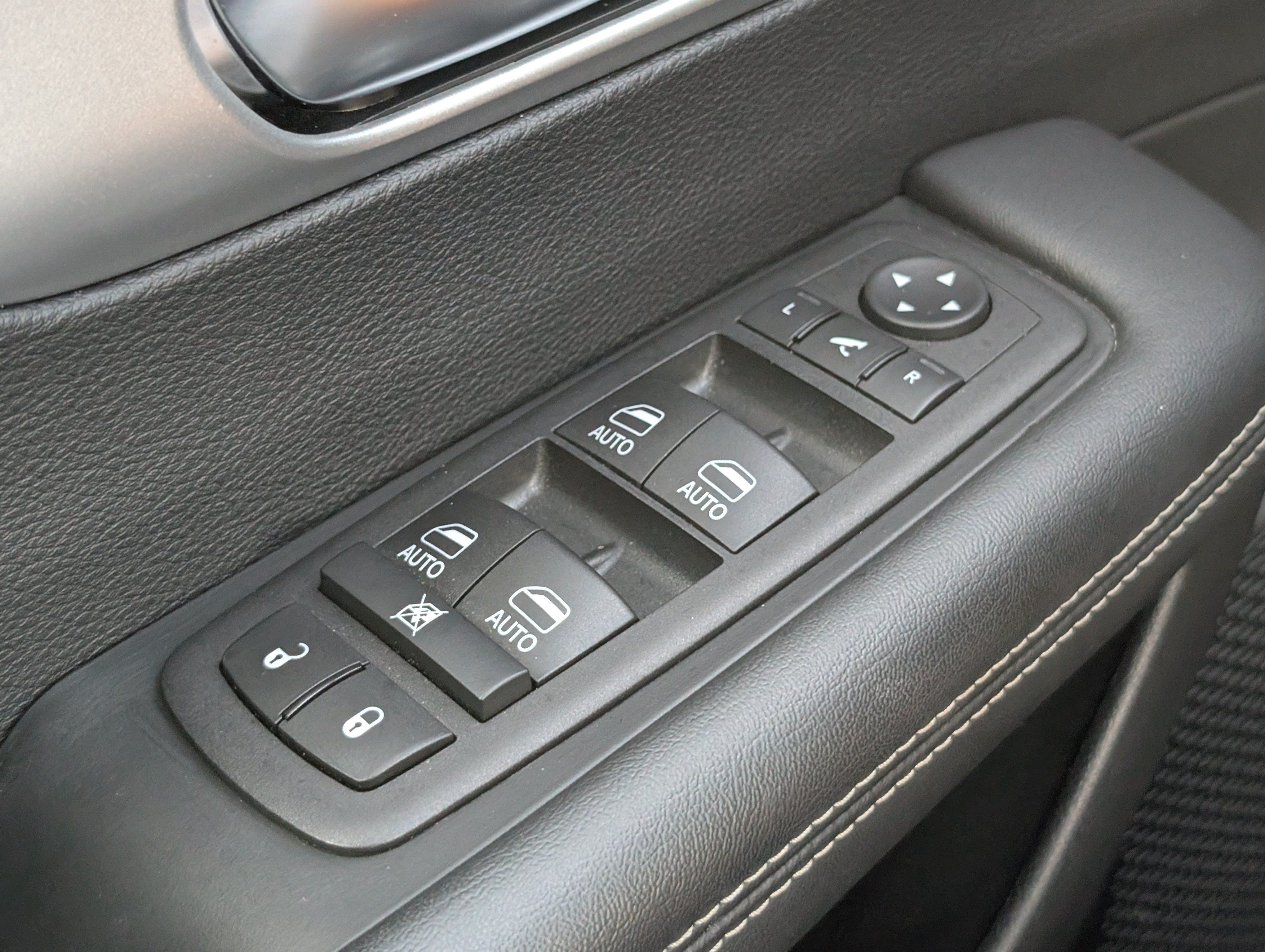 Used 2026 Chrysler Pacifica Limited w/ S Appearance Package FWD image 24