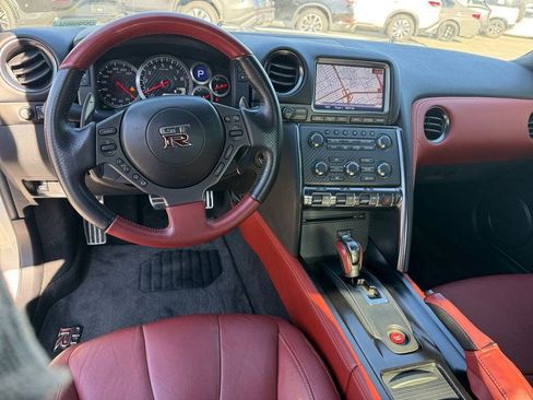 Used 2016 Nissan GT-R Premium image 37