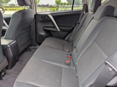 Used 2018 Toyota RAV4 LE FWD image 24