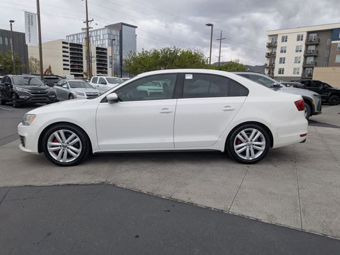 Used 2013 Volkswagen Jetta GLI FWD image 9