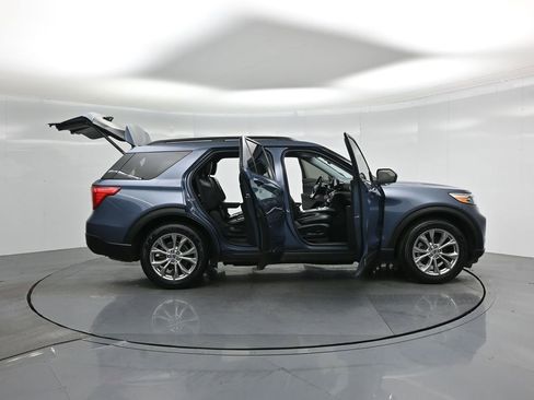 Used 2021 Ford Explorer XLT w/ Equipment Group 202A image 5