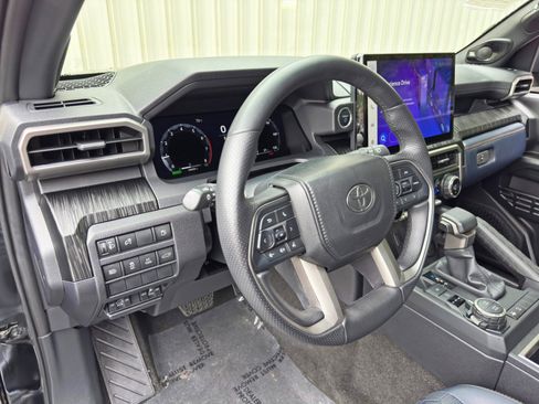 Used 2025 Toyota 4Runner Platinum AWD/4WD image 14