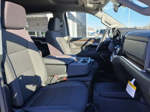 New 2026 GMC Sierra 1500 SLE image 14