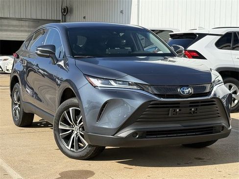 Used 2024 Toyota Venza LE image 2