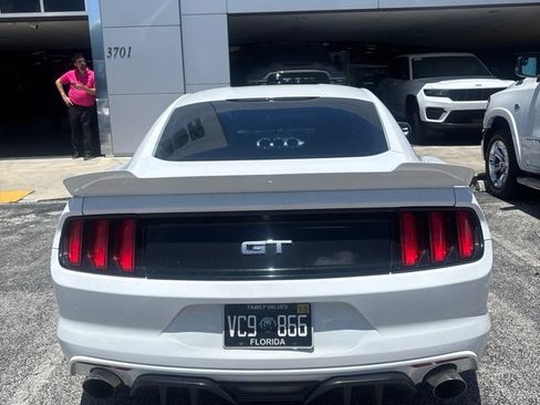 Used 2017 Ford Mustang GT RWD image 6
