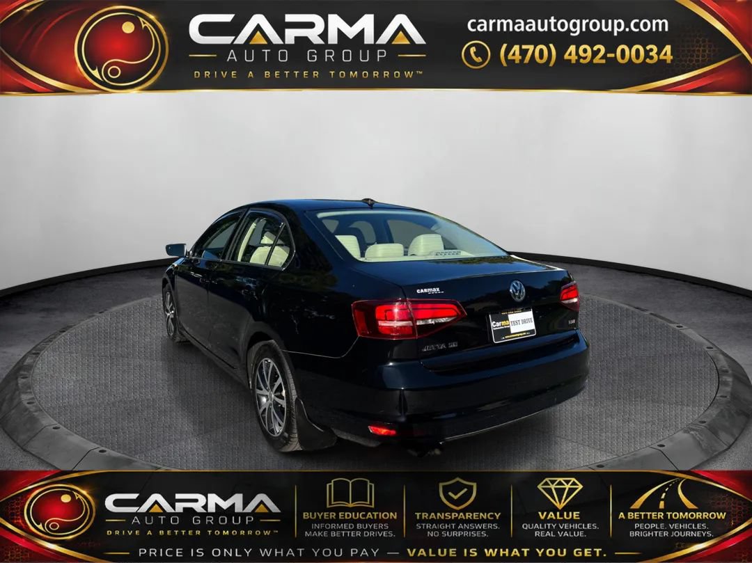 Used 2017 Volkswagen Jetta SE FWD image 3