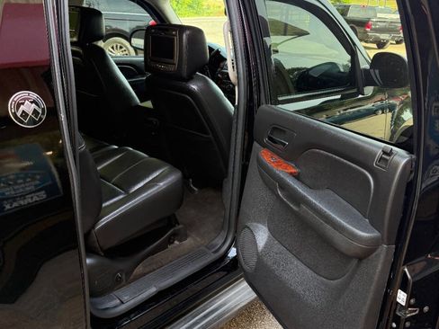 Used 2013 Chevrolet Avalanche LT w/ All-Star Edition AWD/4WD image 14