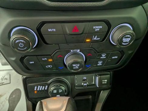 Certified 2023 Jeep Renegade Trailhawk w/ Trailhawk Elite Group AWD/4WD image 28