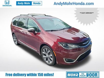 Used 2018 Chrysler Pacifica Limited w/ Tire & Wheel Group
