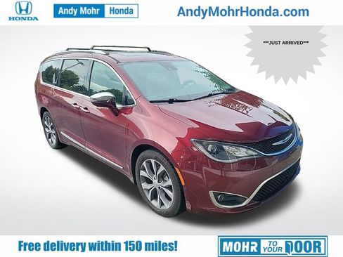 Used 2018 Chrysler Pacifica Limited w/ Tire & Wheel Group FWD image 1