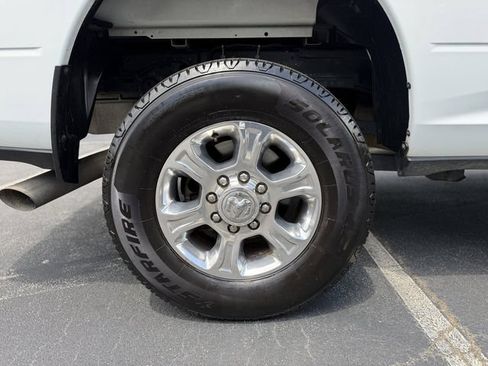 Used 2024 RAM 2500 Big Horn AWD/4WD image 36