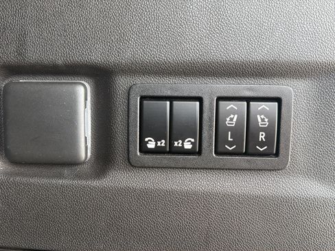 Used 2021 Chevrolet Suburban LT w/ LT Signature Package AWD/4WD image 15
