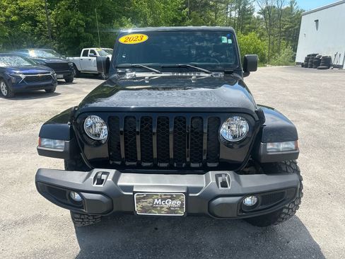 Used 2023 Jeep Gladiator Sport AWD/4WD image 8