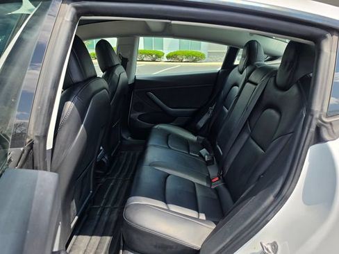 Used 2022 Tesla Model 3 Long Range AWD/4WD image 37