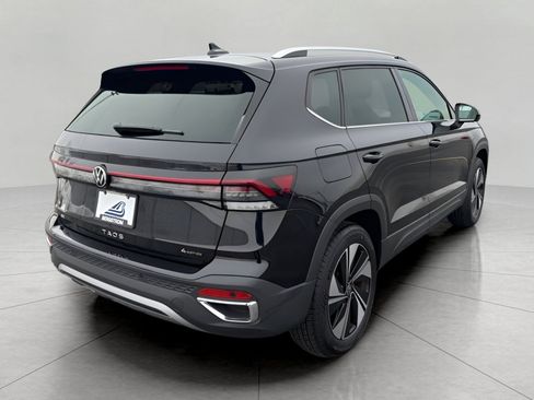 Used 2025 Volkswagen Taos SE image 8