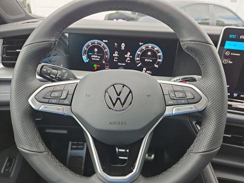 New 2026 Volkswagen Tiguan SE R-Line image 16