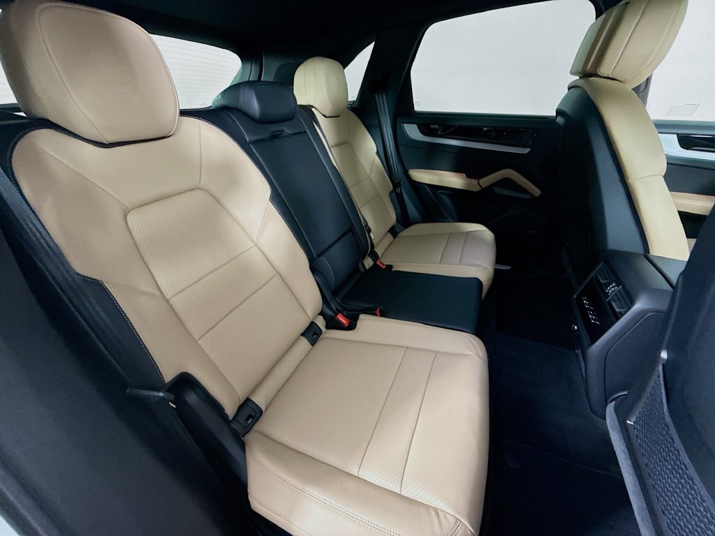 Certified 2026 Porsche Cayenne AWD/4WD image 29