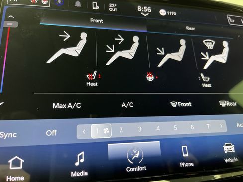 Used 2024 Chrysler Pacifica Touring-L image 22