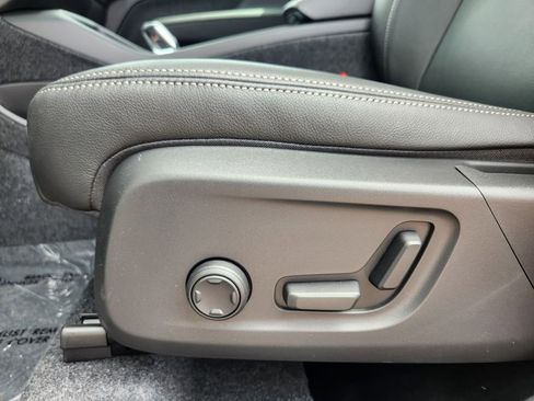 New 2025 Volvo XC40 B5 Ultra w/ Climate Package image 8