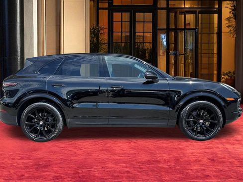 Used 2022 Porsche Cayenne AWD/4WD image 7