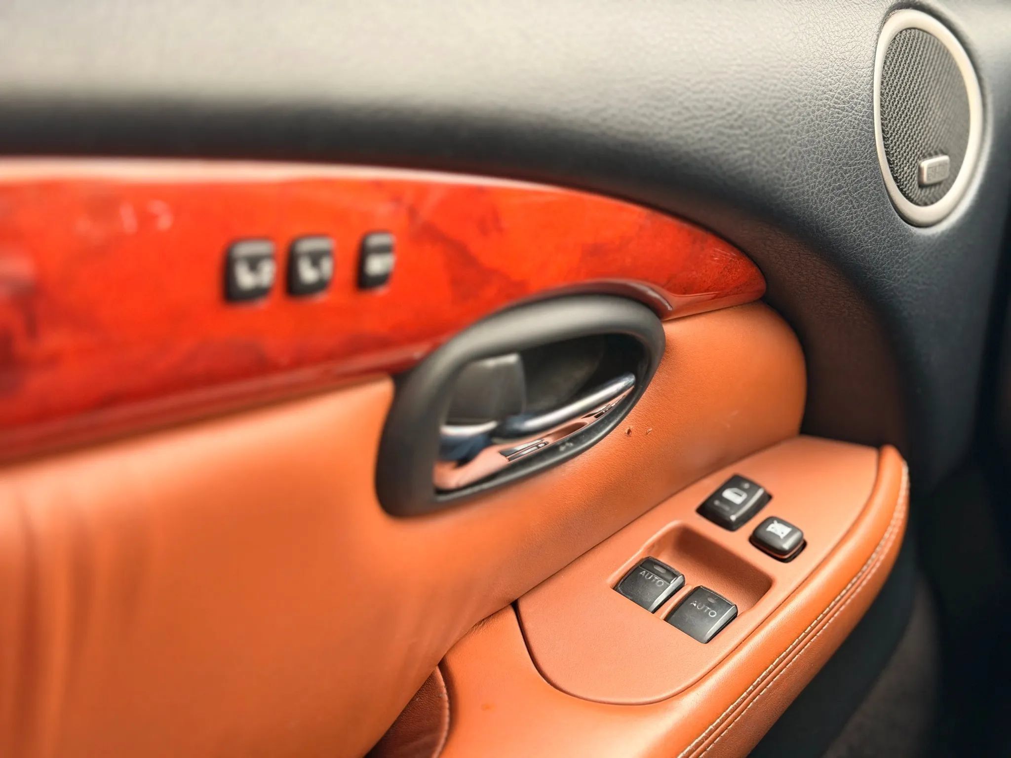 Used 2002 Lexus SC 430 Convertible RWD image 32