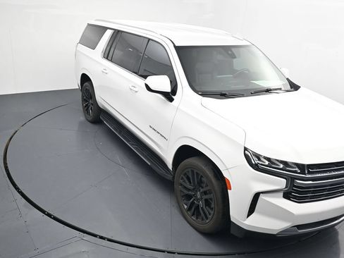 Used 2021 Chevrolet Suburban LT RWD image 16